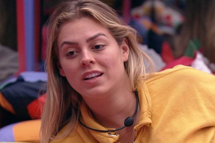 BBB19: Após ir ao paredão, Isabella faz reza no Quarto Diamante
