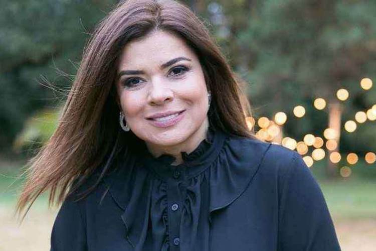 Mara Maravilha comemora aniversário de fã