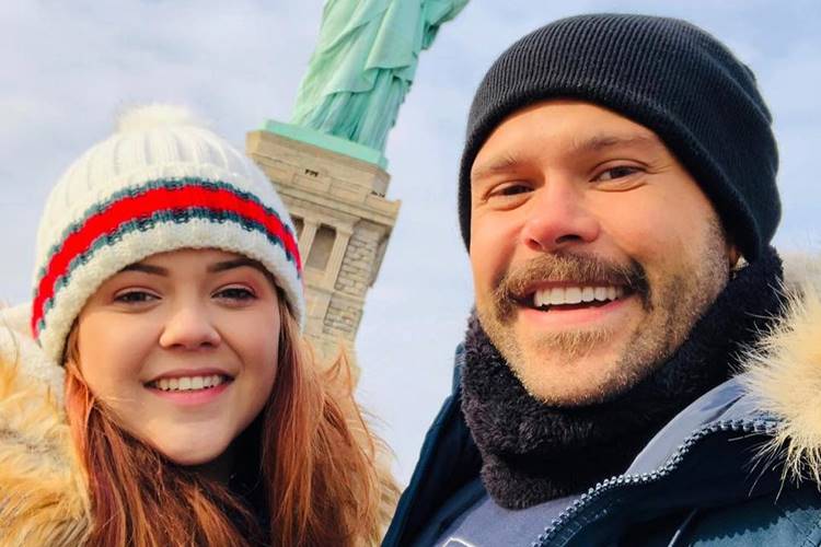 Sertanejo se diverte na neve com a filha; Veja o vídeo