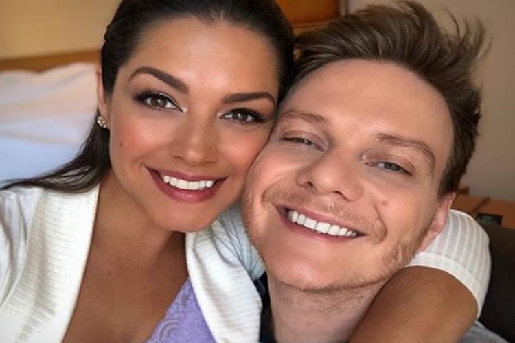 Thais Fersoza recria foto do primeiro encontro com Michel Teló e mostra símbolo da união