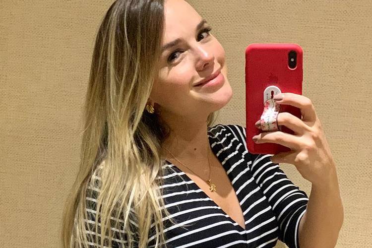 Grávida, Thaeme exibe barriga e revela: “11 kg pra conta”