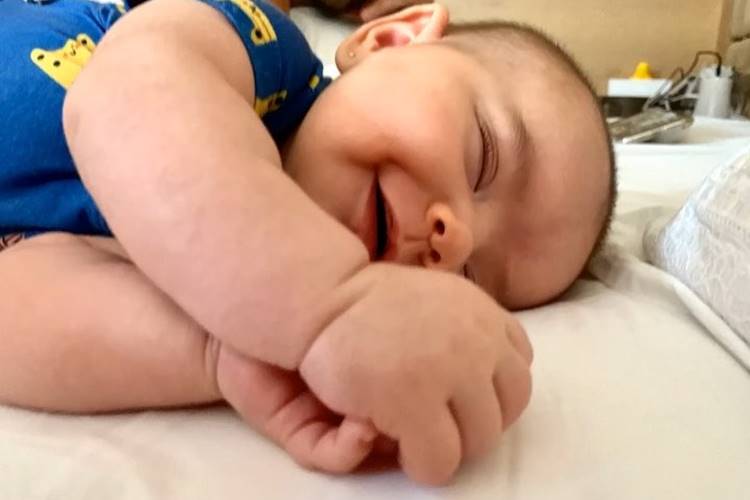 Sabrina Sato faz agradecimento com vídeo e Zoe encanta com sorrisão