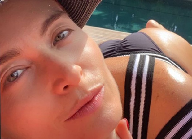 Angélica impressiona ao posar de biquíni com corpo definido e deixa internautas eufóricos na web