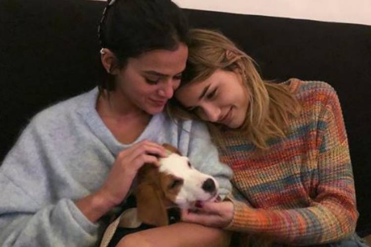 Bruna Marquezine conta saga para adotar sua cachorrinha, Amêndoa: ‘Era uma viagem a trabalho’