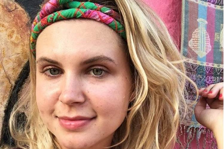 Atriz Carolinie Figueiredo faz desabafo sobre a luta contra a depressão