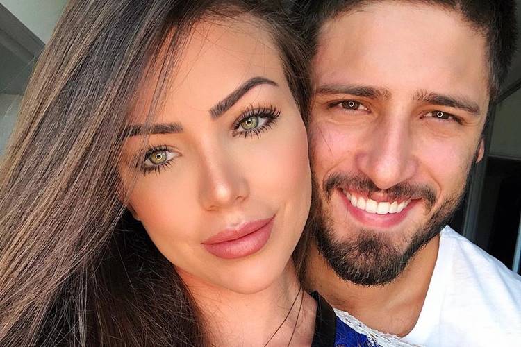 Daniel Rocha e Laíse Leal se casam em Trancoso