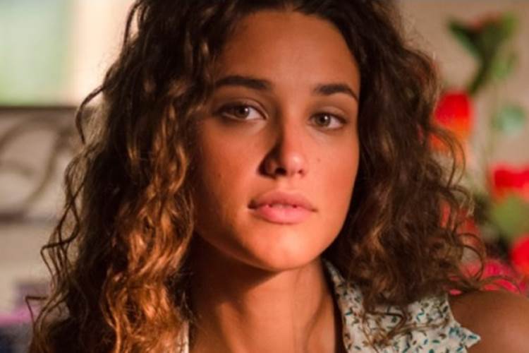 Débora Nascimento divide opiniões em primeira aparição após se separar