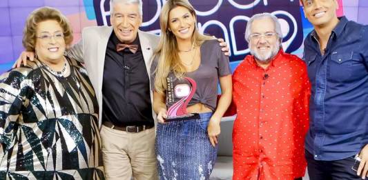 Fofocalizando recebe Troféu Prêmio Área VIP (Gabriel Cardoso/SBT)