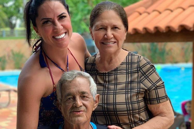 Graciele Lacerda posta declaração emocionante  para os pais de Zezé Di Camargo: “A felicidade tomou conta de todos”
