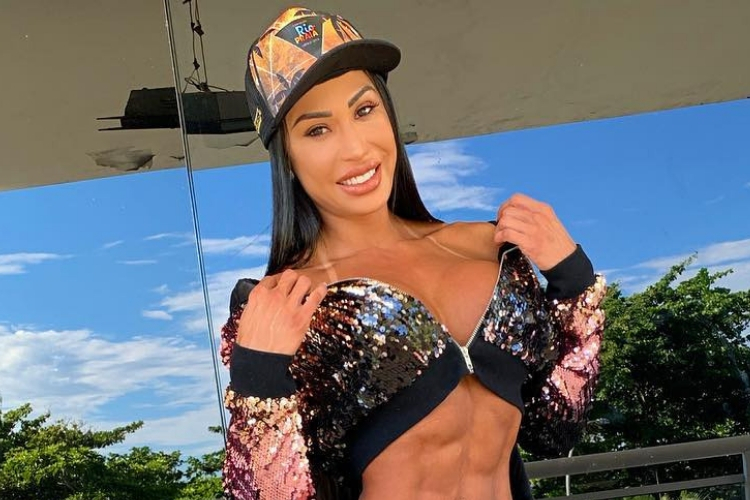 Gracyanne Barbosa compartilha foto rara ao lado da mãe: “Minha companheira”