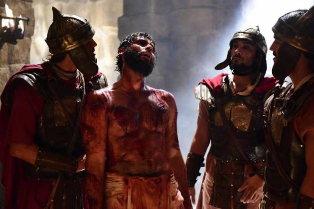 Jesus - Jesus é humilhado e recebe coroa de espinhos (Blad Meneghel/ Record TV)