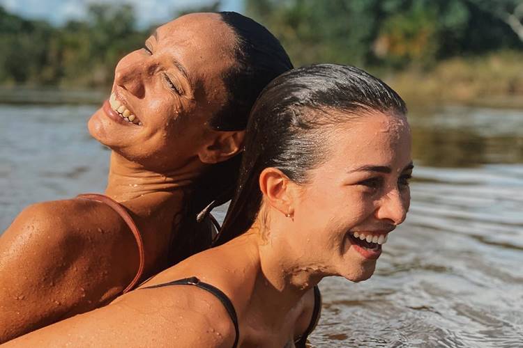 Laryssa Ayres e Maria Maya trocam declarações na web