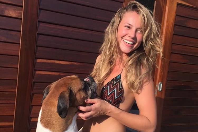 Paolla Oliveira relembra falecido cachorro ao celebrar Dia Nacional dos Animais