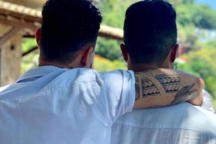 Ator global curte lua de mel com o marido em Nova York