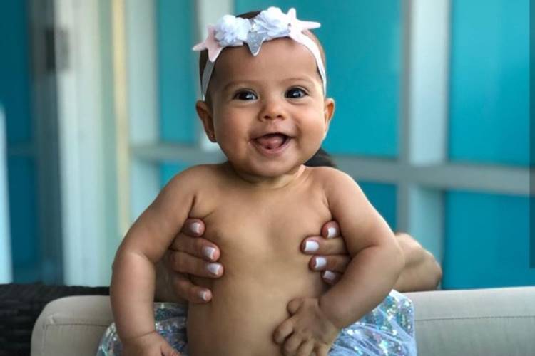 Mayra Cardi mostra filha fantasiada para o Carnaval: “A rainha da minha bateria”