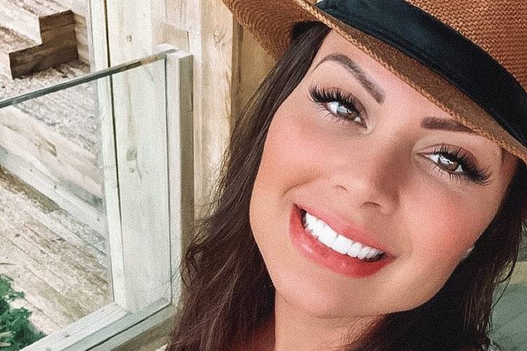 Victória Villarim ganha presente inusitado e exibe na web