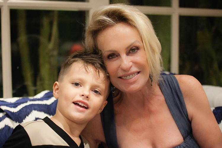 Ana Maria Braga celebra sete anos de seu neto, Bento: “Muito legal ser avó”