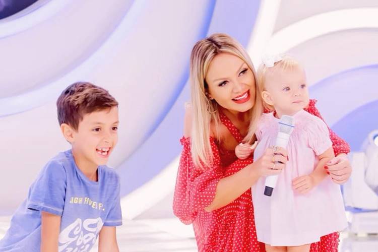 Eliana divulga vídeo fofo dos filhos e fala sobre a maternidade