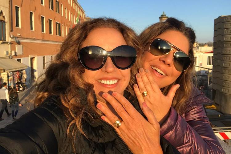 Daniela Mercury celebra 6 anos de relacionamento com a esposa