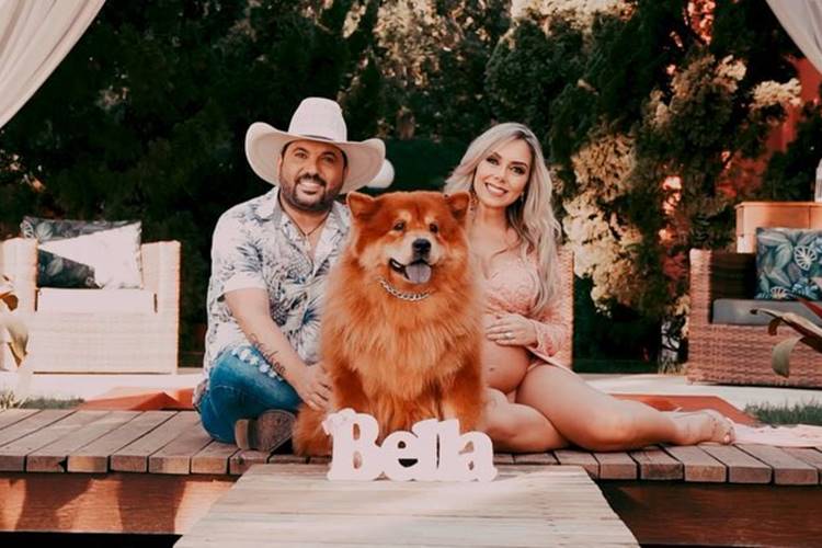 Deslumbrantes! Sertanejo posa com a mulher grávida e celebra dia especial