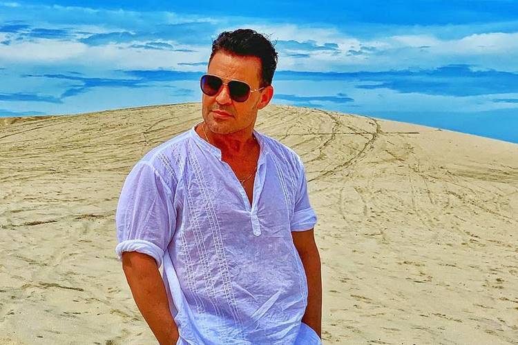 Eduardo Costa posa em meio à natureza e é questionado: “Cadê a Victória?”