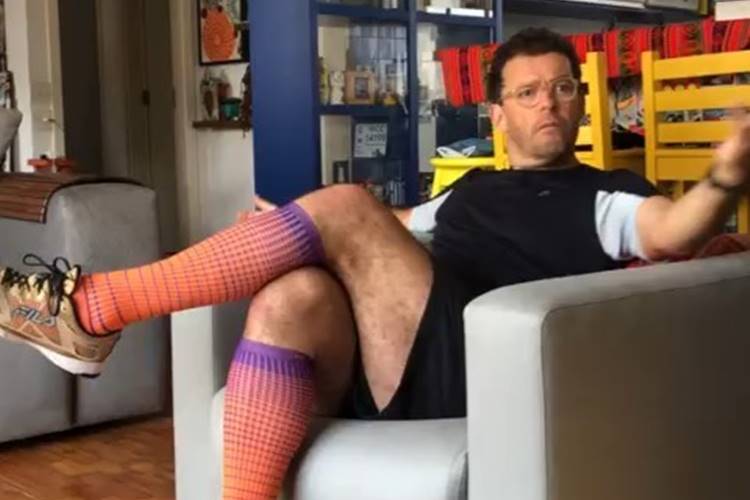 Sextou! Fernando Rocha grava divertido vídeo dançando sucesso de dupla sertaneja famosa