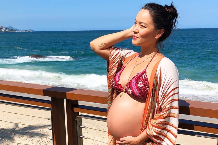 Grávida, Geovanna Tominaga impressiona ao exibir barrigão na web