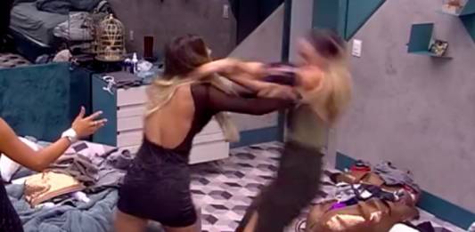 Hariany empurrando Paula/Reprodução Instagram