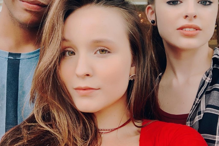 Atriz Larissa Manoela faz declaração apaixonante para o namorado na web: “Favorito”