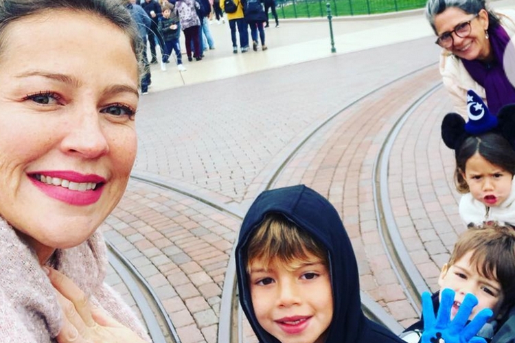 Luana Piovani posa ao lado dos filhos em viagem e reflete: “Foquemos no amor”