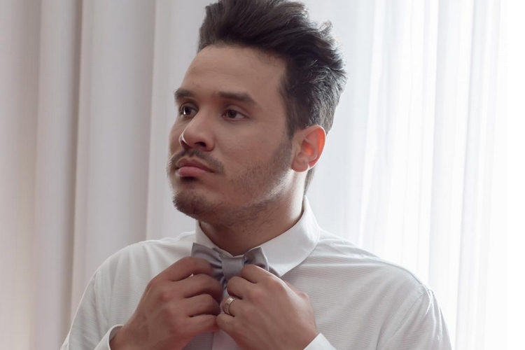 Cantor sertanejo faz registro emocionante ao lado de filho recém-nascido