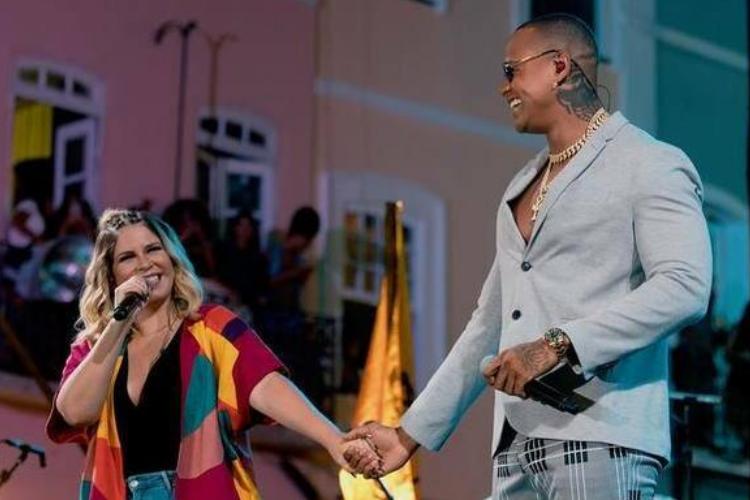 Leo Santana troca declarações de amor com cantora sertaneja