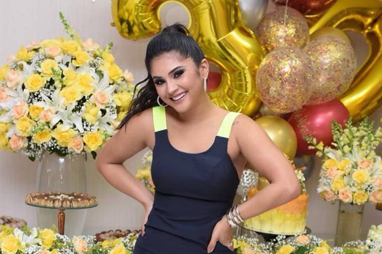 Apaixonada! Mileide Mihaile surge coladinha com o namorado, Wallas