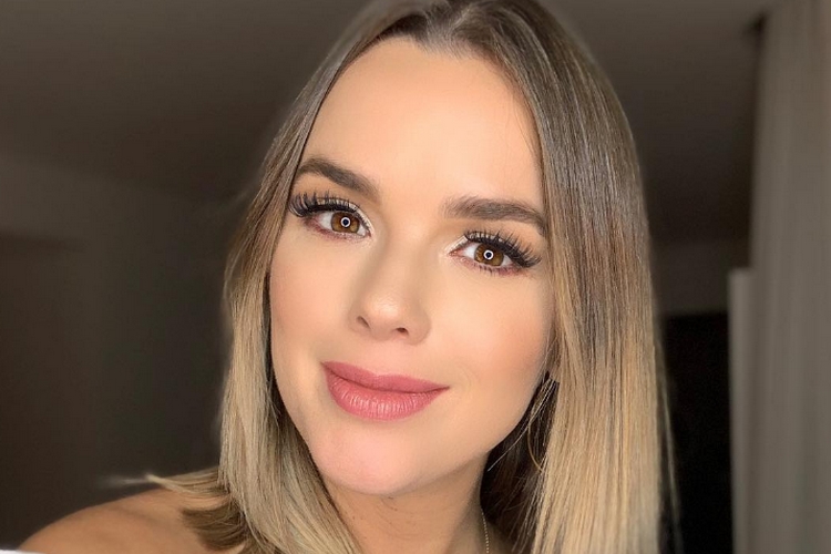 Sertaneja Thaeme exibe barrigão em contagem regressiva para o nascimento da filha