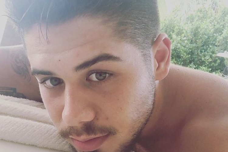 Sertanejo Zé Felipe posa com a namorada após polêmica envolvendo Neymar