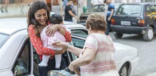 A Dona do Pedaço - Maria da Paz com a filha e Marlene (Globo/Paulo Belote)