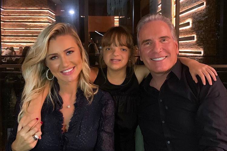 Ao lado da família, Roberto Justus celebra o aniversário de 64 anos