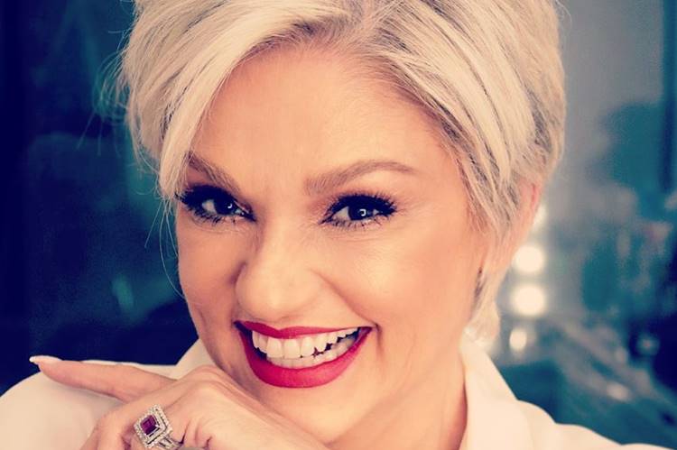 Em momento raríssimo, Andréa Nóbrega surge ao lado de sua mãe na web