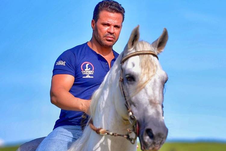 Após momento difícil, Eduardo Costa recebe importante apoio