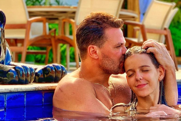 Eduardo Costa se derrete pela filha na web e a ex dá opinião