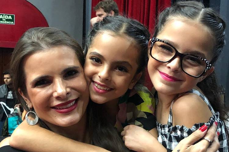 Mulher de sertanejo abre o coração ao falar das filhas