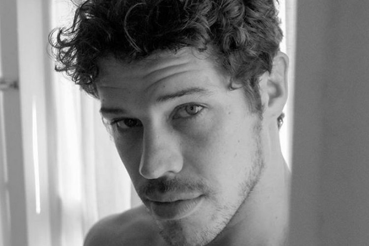 José Loreto posa sozinho pela primeira vez com a filha Bella na web após separação