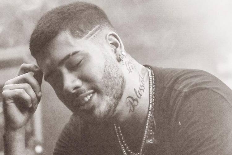 Famoso cantor passa por cirurgia e pede orações na web