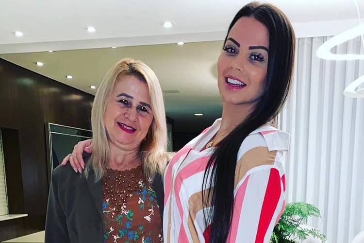Victória Villarim tem fotos reveladas por sua mãe, Luzia Tavares