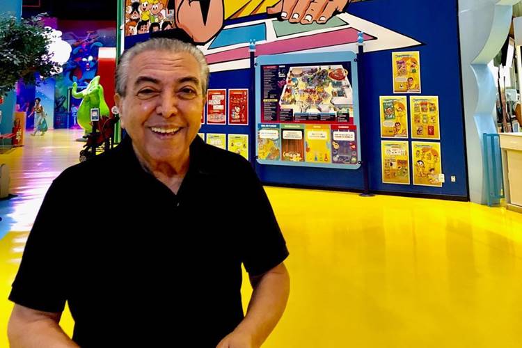 Mauricio de Sousa dá verdadeiro show ao posar com o filho e o genro