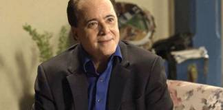 O Sétimo Guardião: Olavo faz proposta para Rivalda O Sétimo Guardião - Olavo (Reprodução/TV Globo)