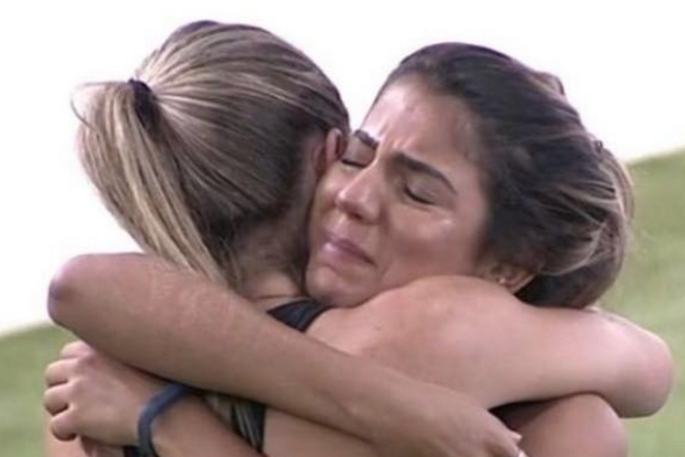 Ex-BBB Paula faz declaração emocionante para Hariany na web: “Quero você na minha vida”