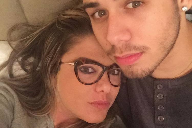 Poliana, mulher de Leonardo, abre o coração ao se emocionar com show do filho