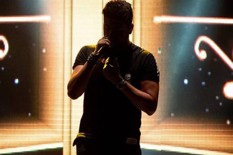 Cantor sertanejo faz revelação: “Comecei a tomar ‘bomba’ para ficar musculoso”