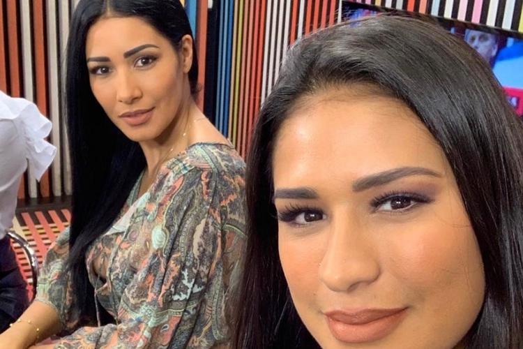 Sertanejas Simone e Simaria são tietadas por ex-BBBs em viagem internacional